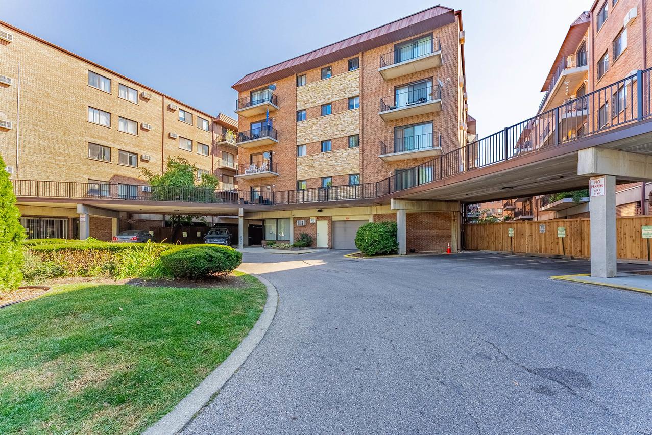 2325 N Neva Ave. #404B, Chicago, IL 60707