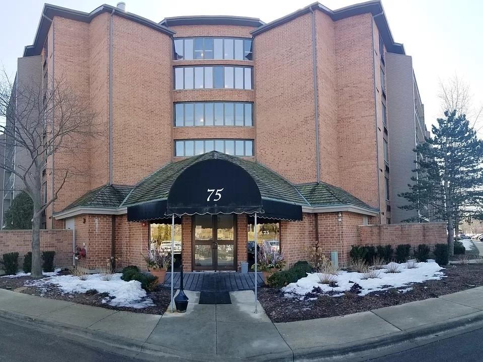 75 Kristin Cir. #315, Schaumburg, IL 60195