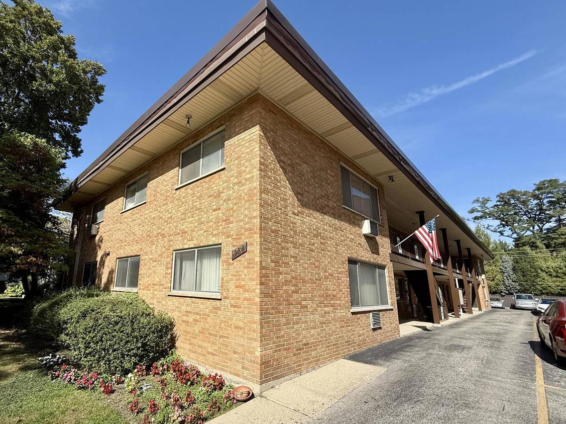 938 Ontario St. #12, Oak Park, IL 60302