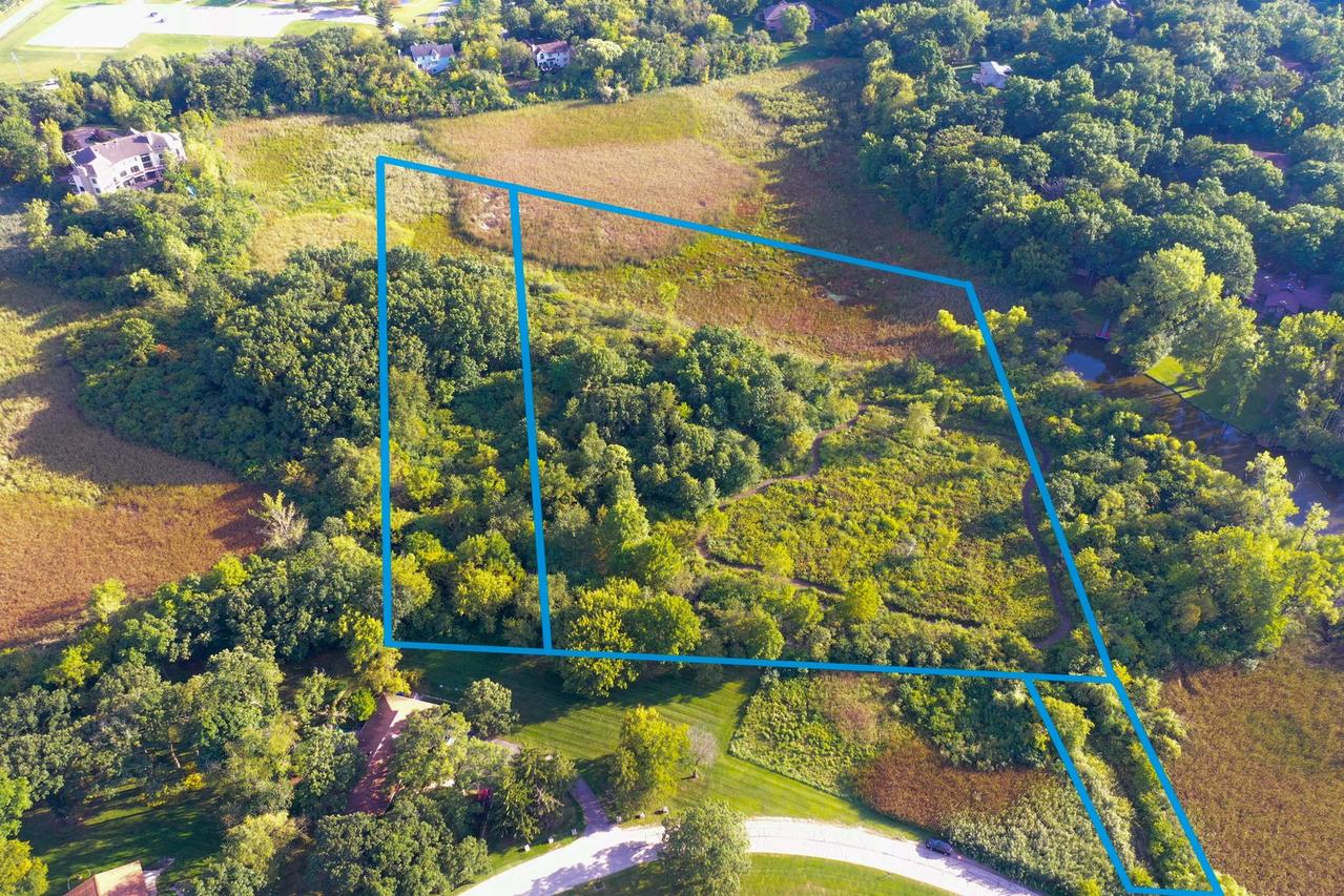 9 Acorn Dr., Hawthorn Woods, IL 60047
