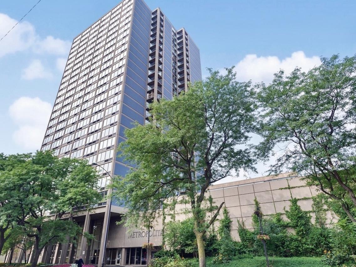 5320 N Sheridan Rd. #1810, Chicago, IL 60640