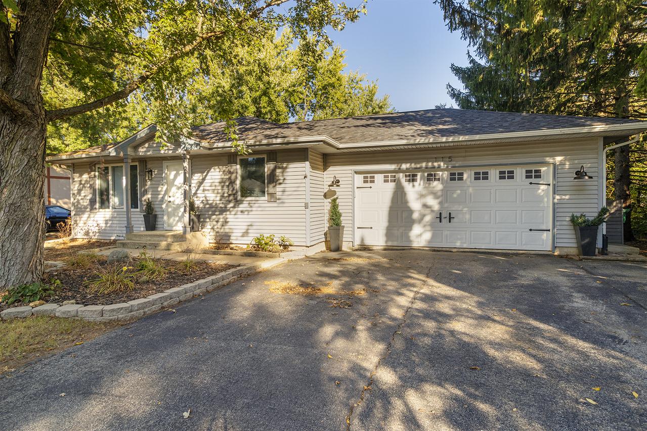 115 SE Lamplighter Loop, Poplar Grove, IL 61065