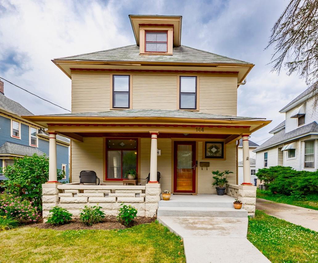 144 Hill Ave., Elgin, IL 60120