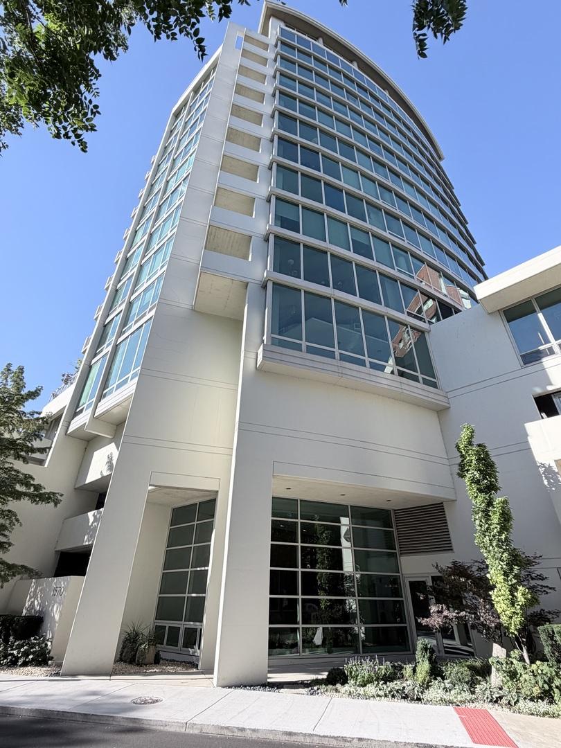 1570 Elmwood Ave. #802, Evanston, IL 60201