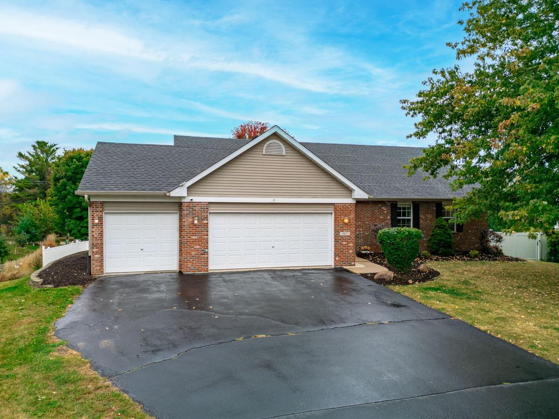307 Britnie Dr., Poplar Grove, IL 61065