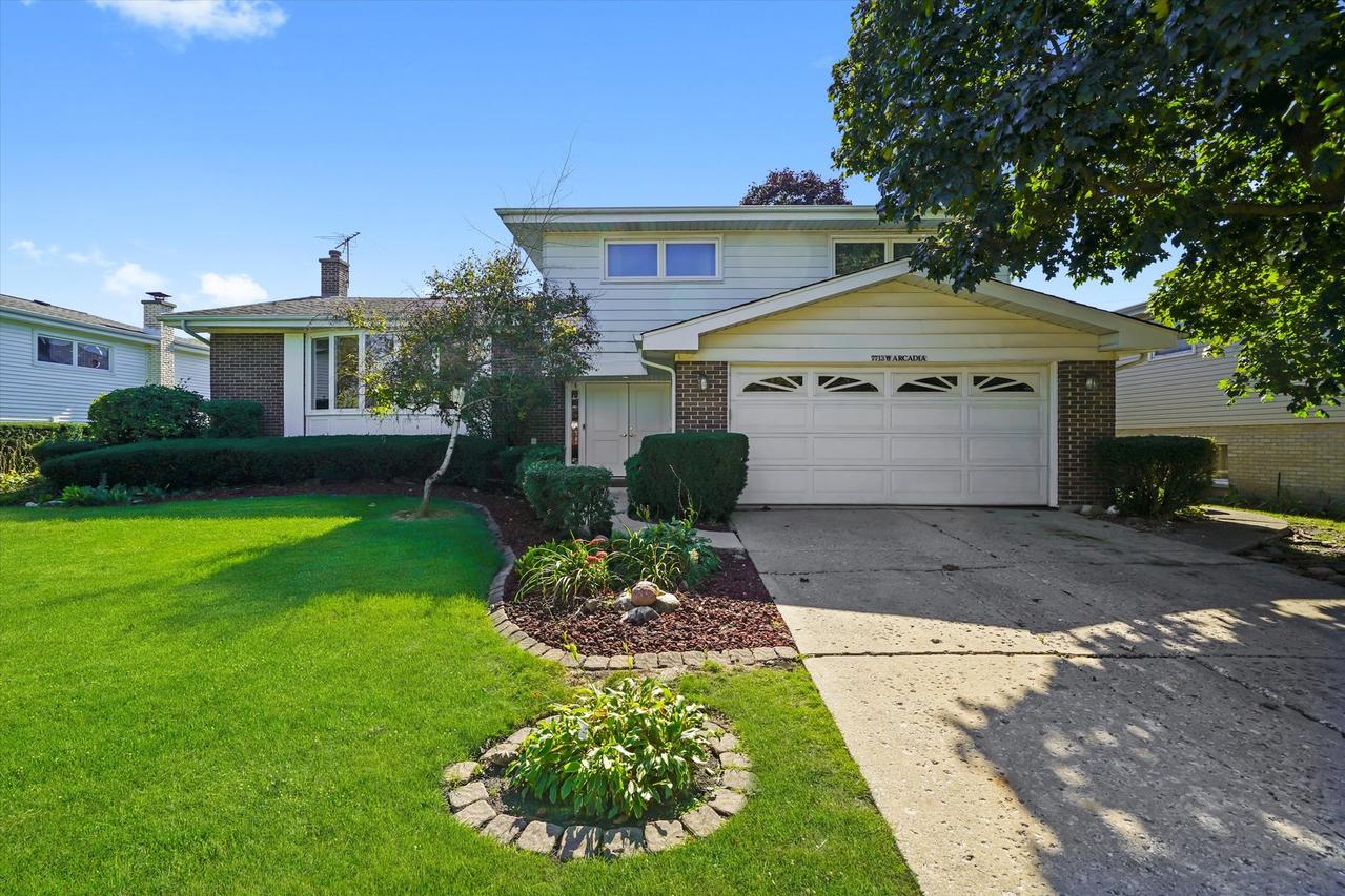 7713 Arcadia St., Morton Grove, IL 60053