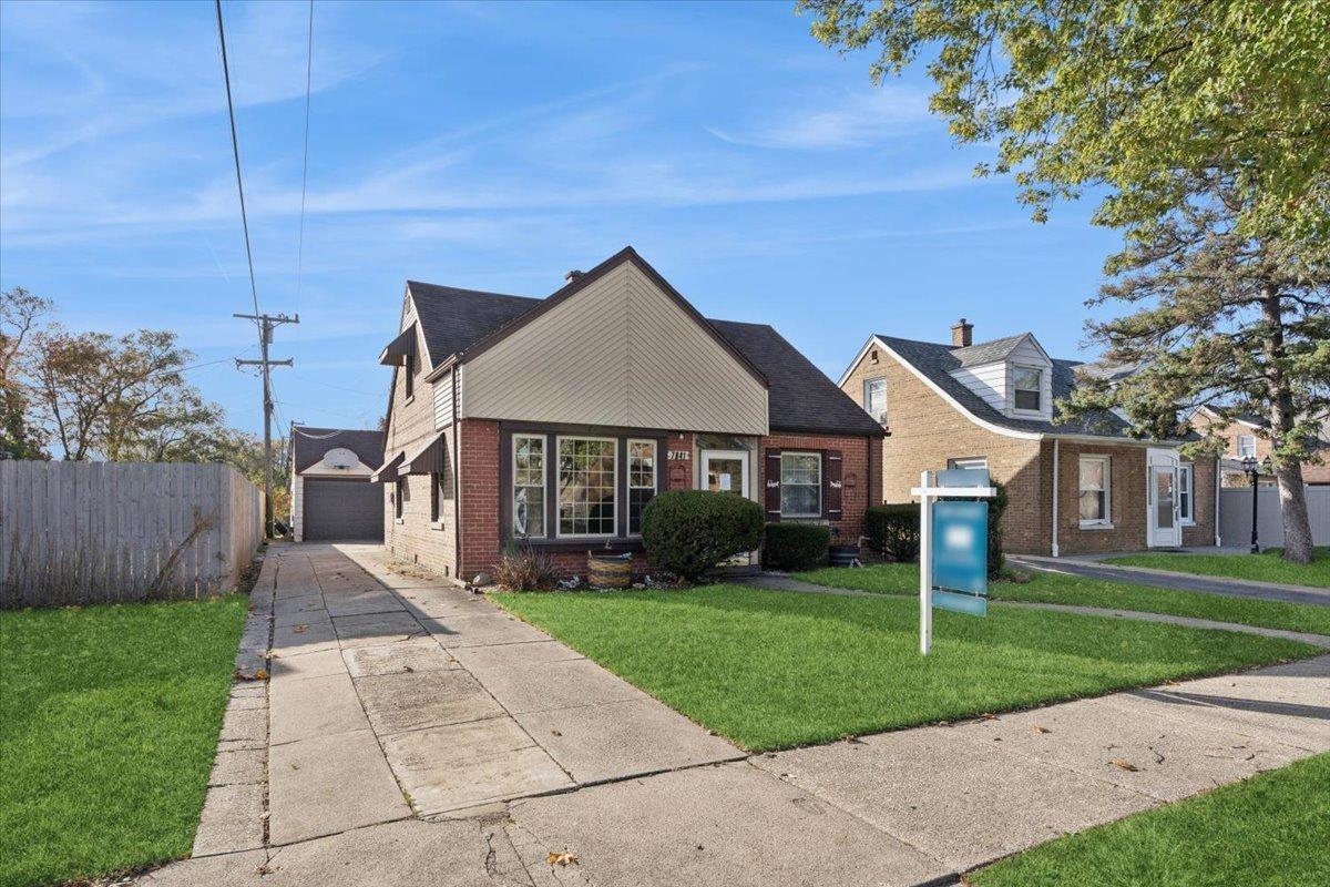 7841 44th St., Lyons, IL 60534