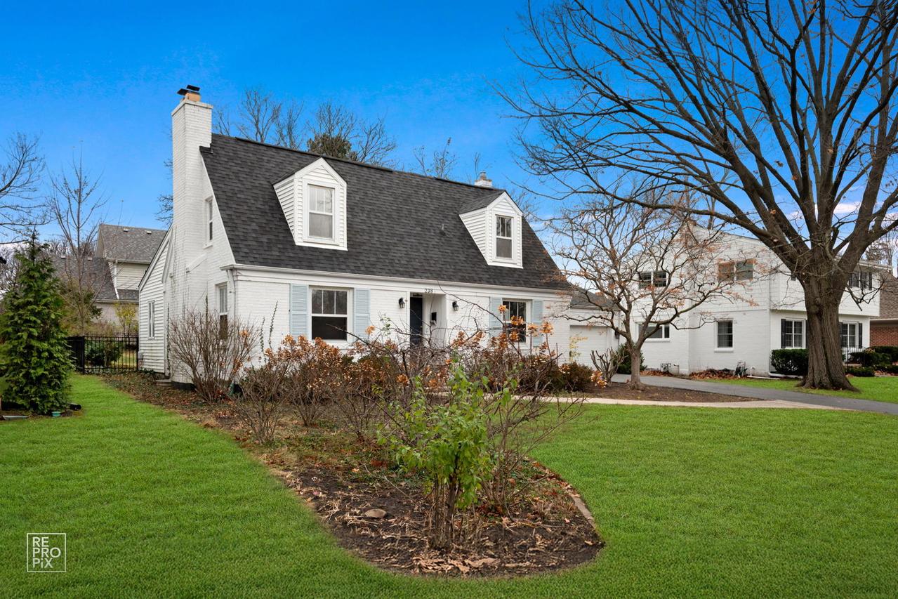 238 Grant Ave., Clarendon Hills, IL 60514