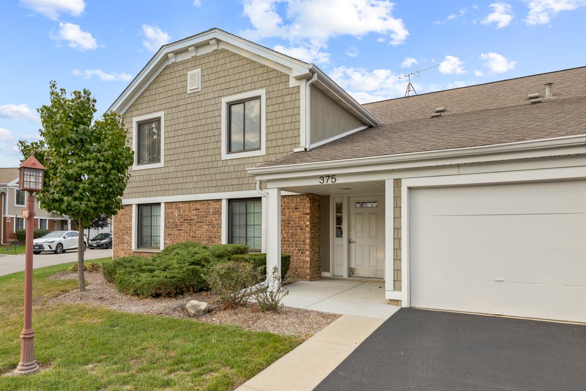 375 Pinetree Ln. #D-1, Schaumburg, IL 60193