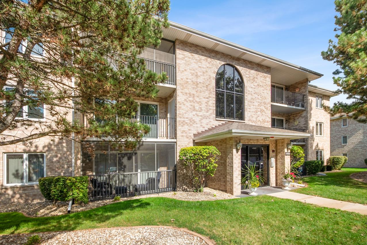 4920 134th Ct. #206, Crestwood, IL 60418