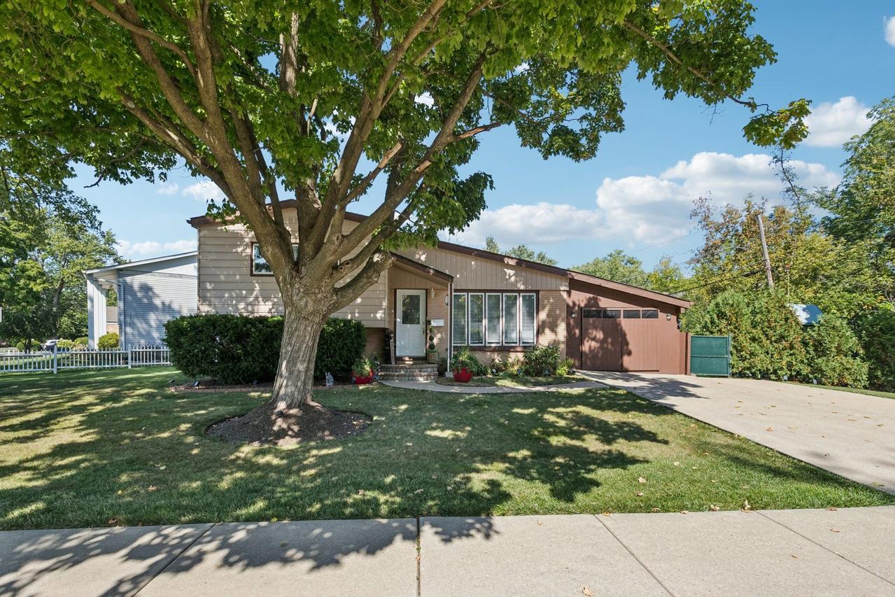 122 W Helen Rd., Palatine, IL 60067