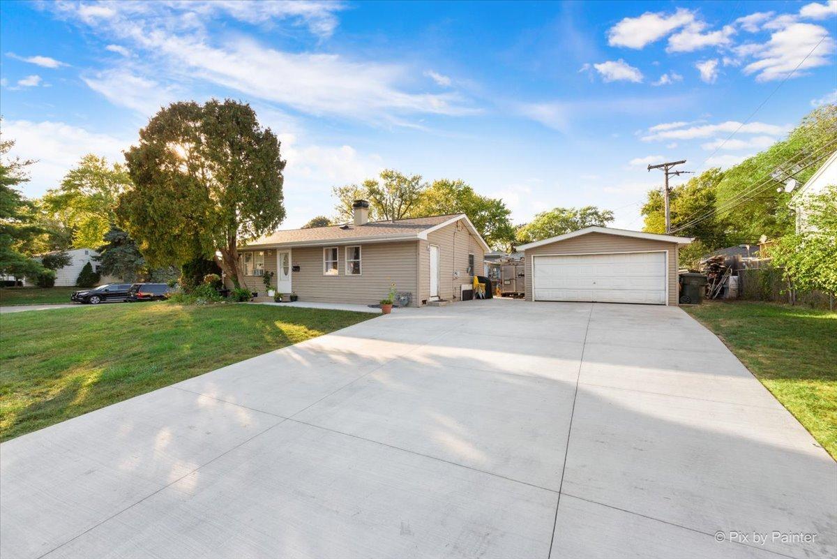 200 Amarillo Dr., Carpentersville, IL 60110