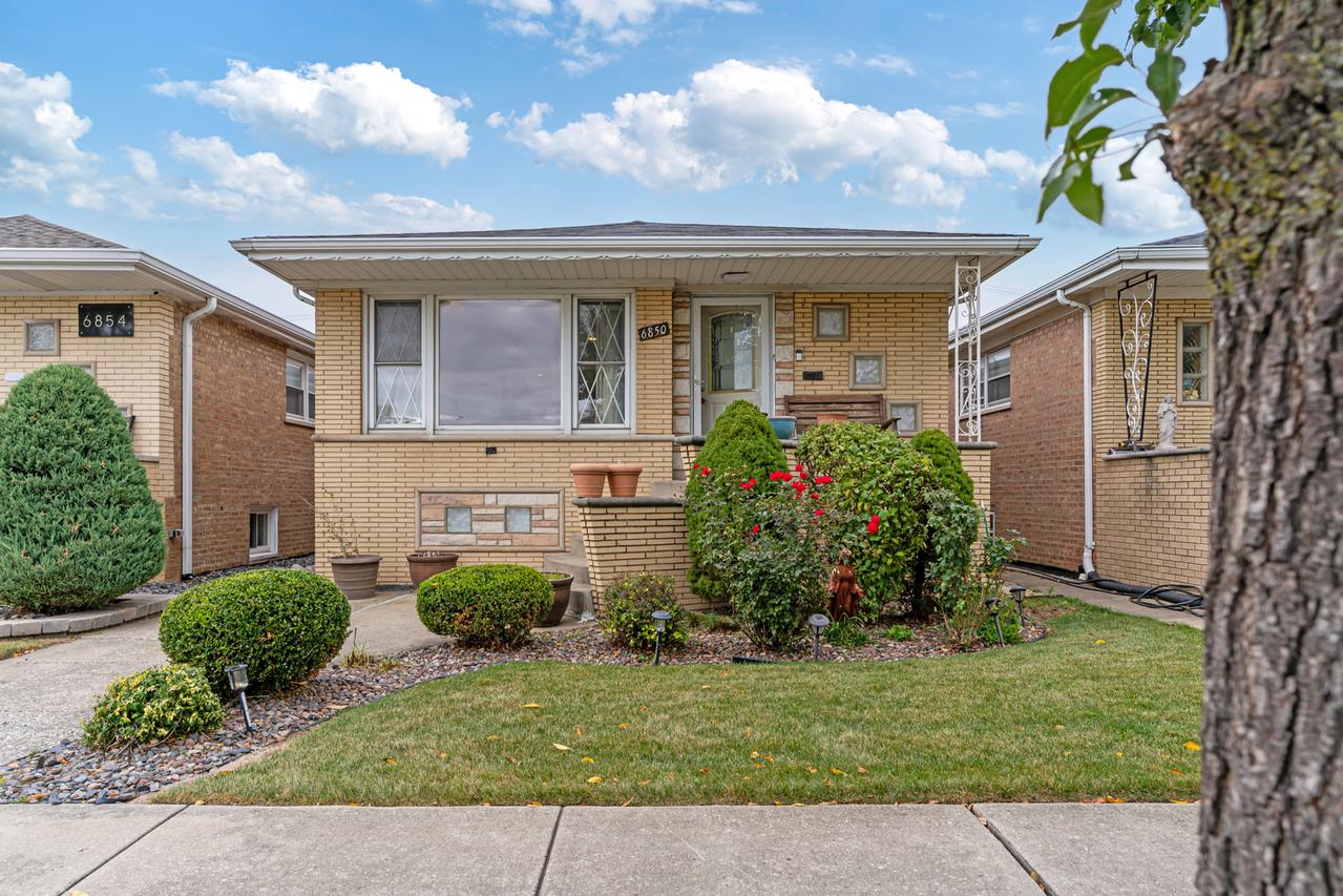 6850 W 64th St., Chicago, IL 60638