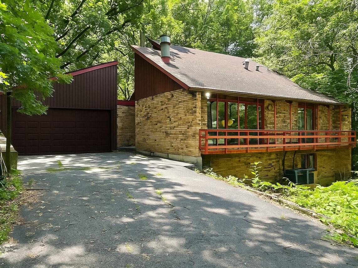 12514 S 84th Ave., Palos Park, IL 60464