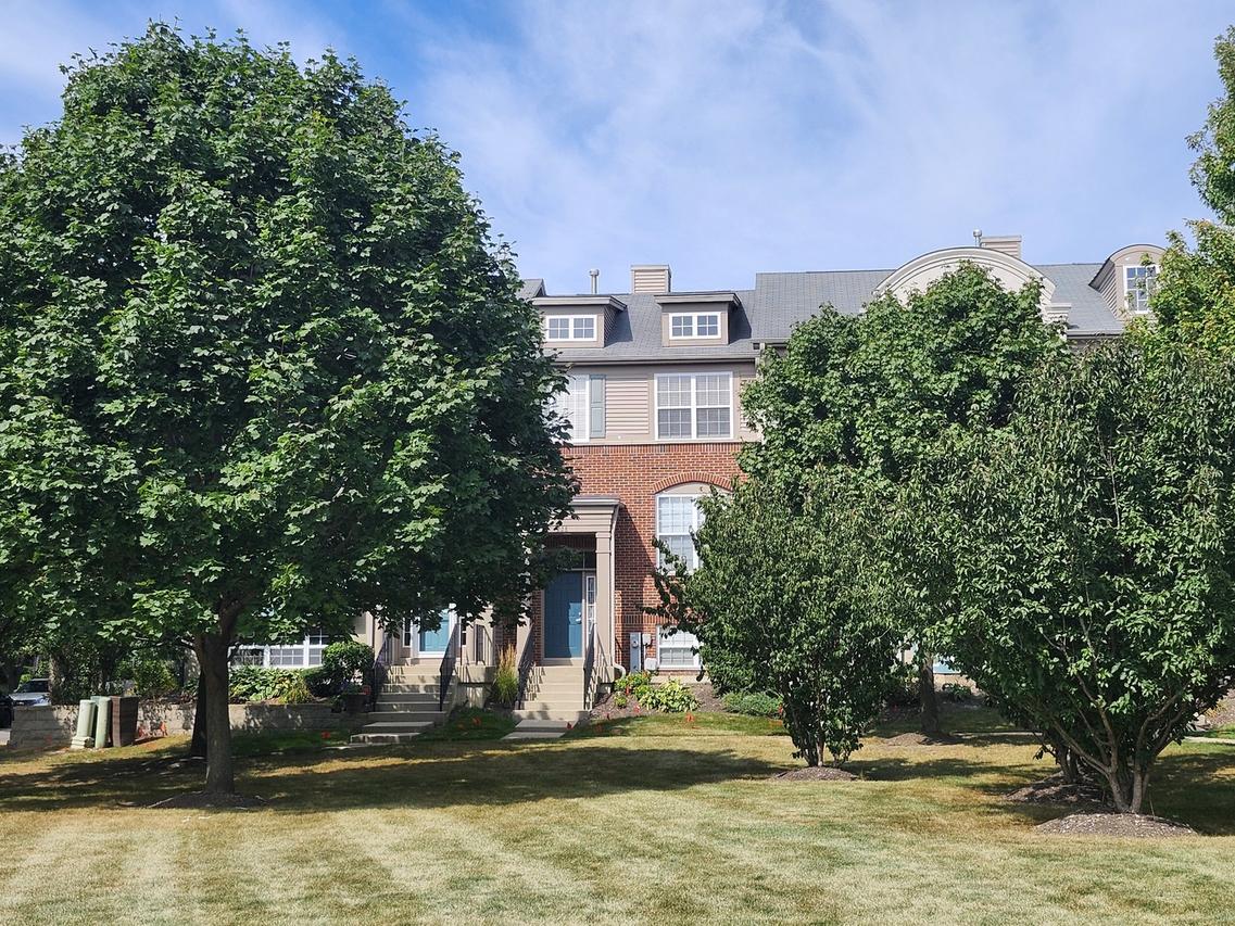 228 Station Park Cir., Grayslake, IL 60030