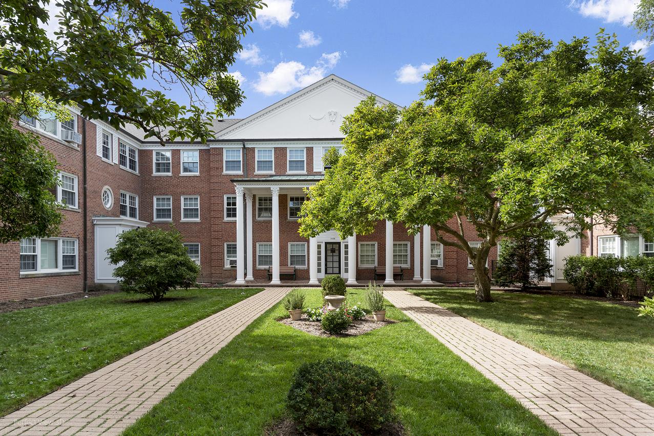 1408 Hinman Ave. #2, Evanston, IL 60201