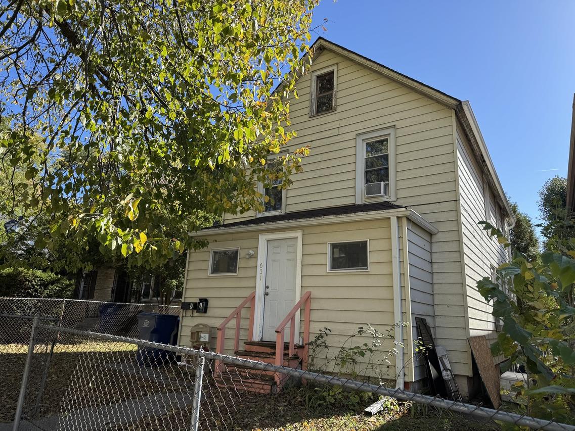 631 8th St., Waukegan, IL 60085