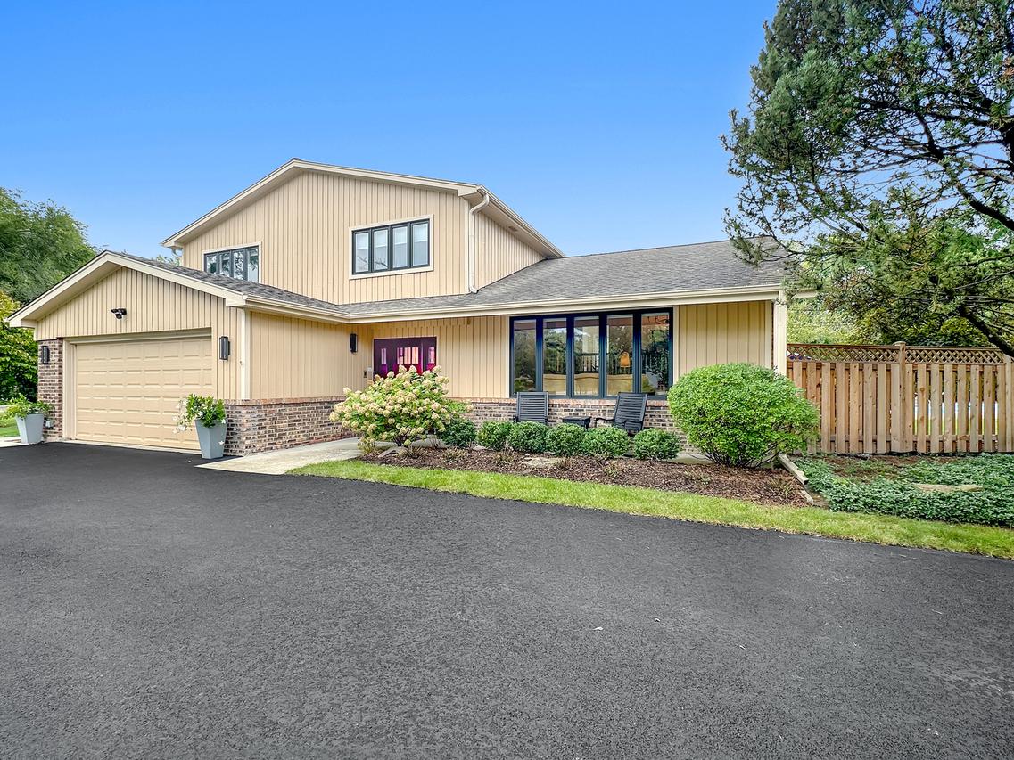 2537 Woodland Dr., Northbrook, IL 60062