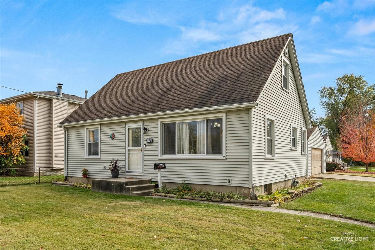 457 W Spring St., South Elgin, IL 60177