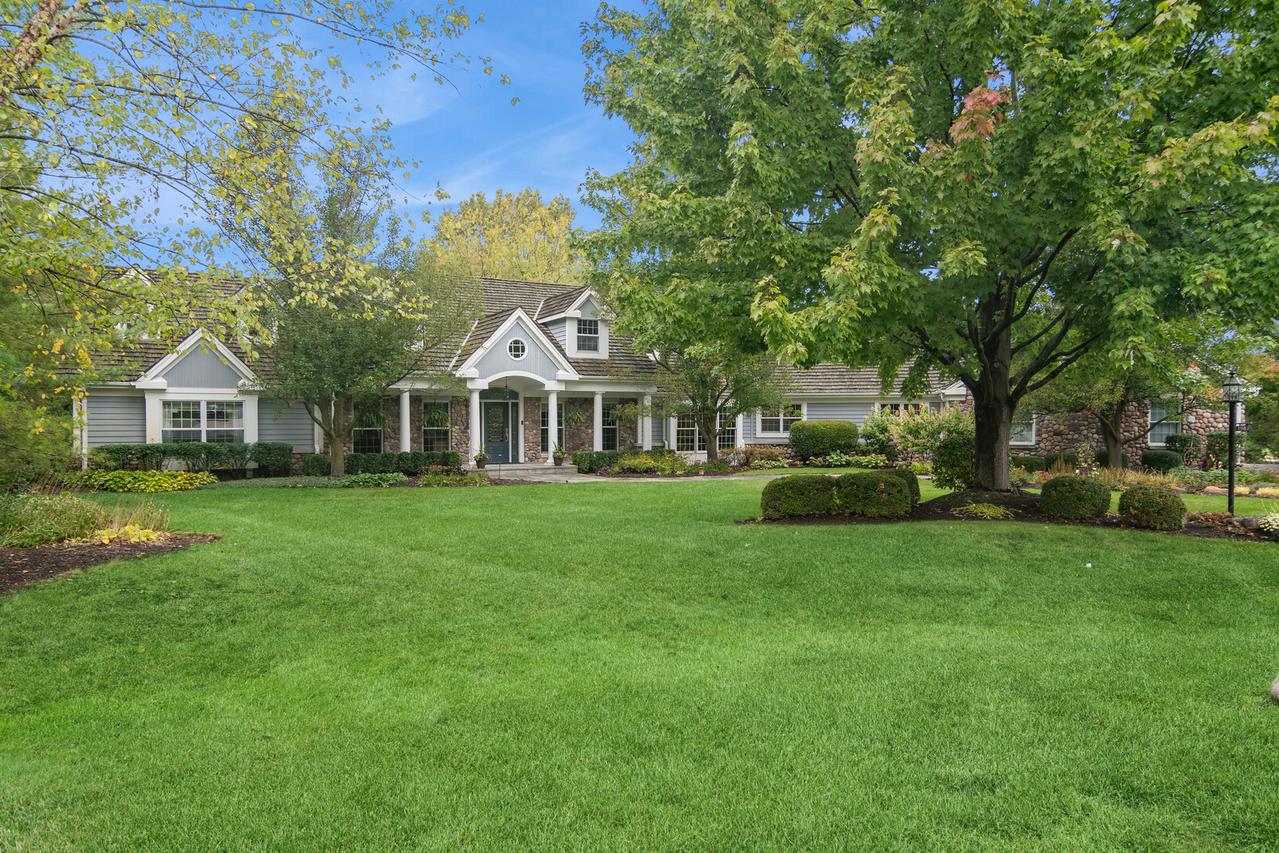 1987 Selkirk Ct., Inverness, IL 60010