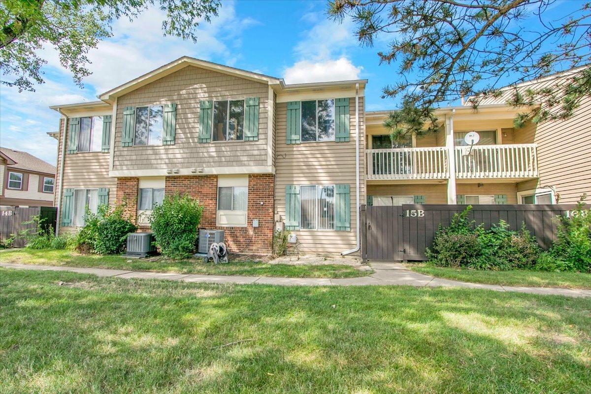 15B Fernwood Dr., Bolingbrook, IL 60440