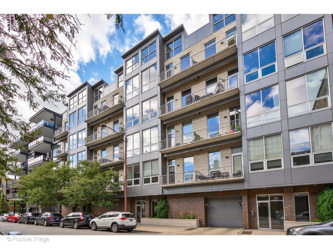 18 N Carpenter St. #PHN, Chicago, IL 60607