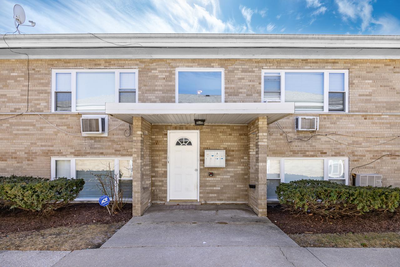 1924 S 16th Ave., Broadview, IL 60155