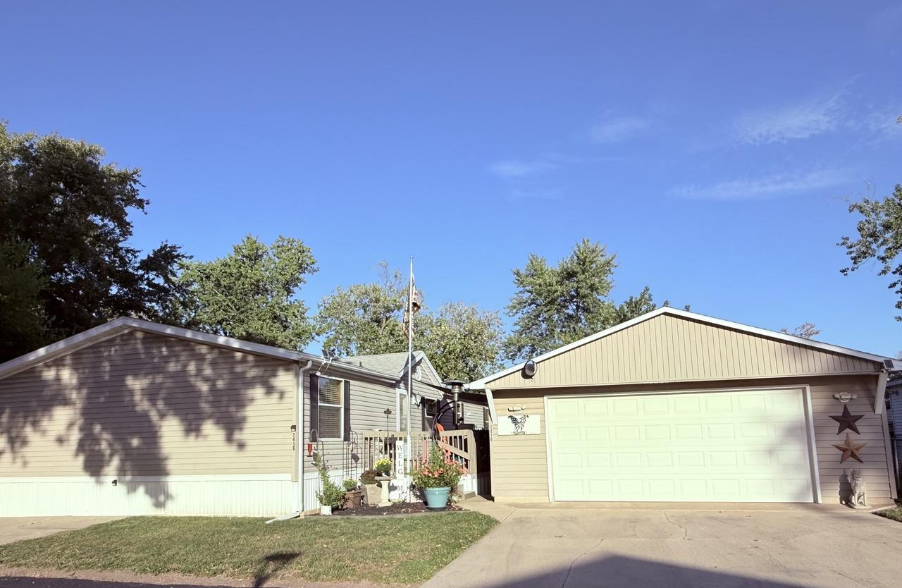 2416 22nd St., Bloomington, IL 61704