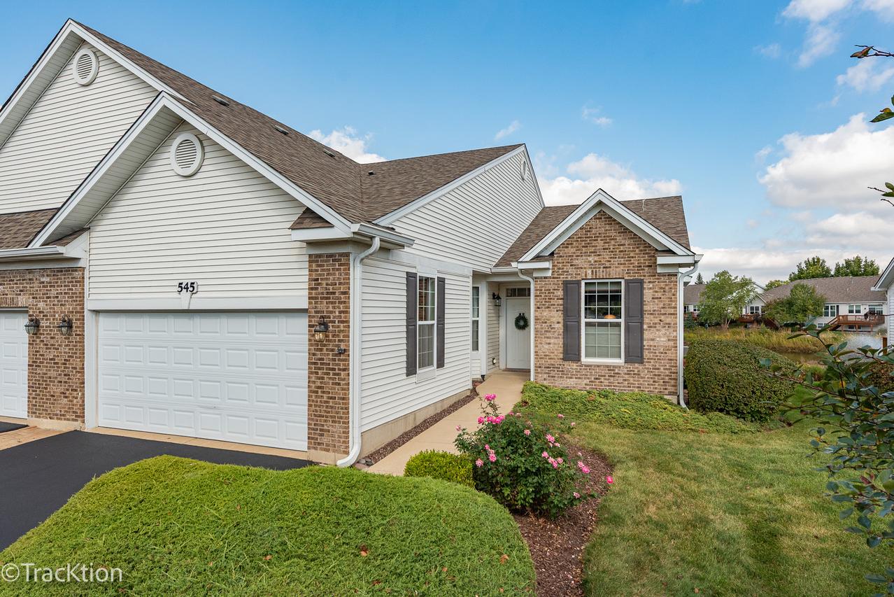 545 Woodhill Dr., Carol Stream, IL 60188