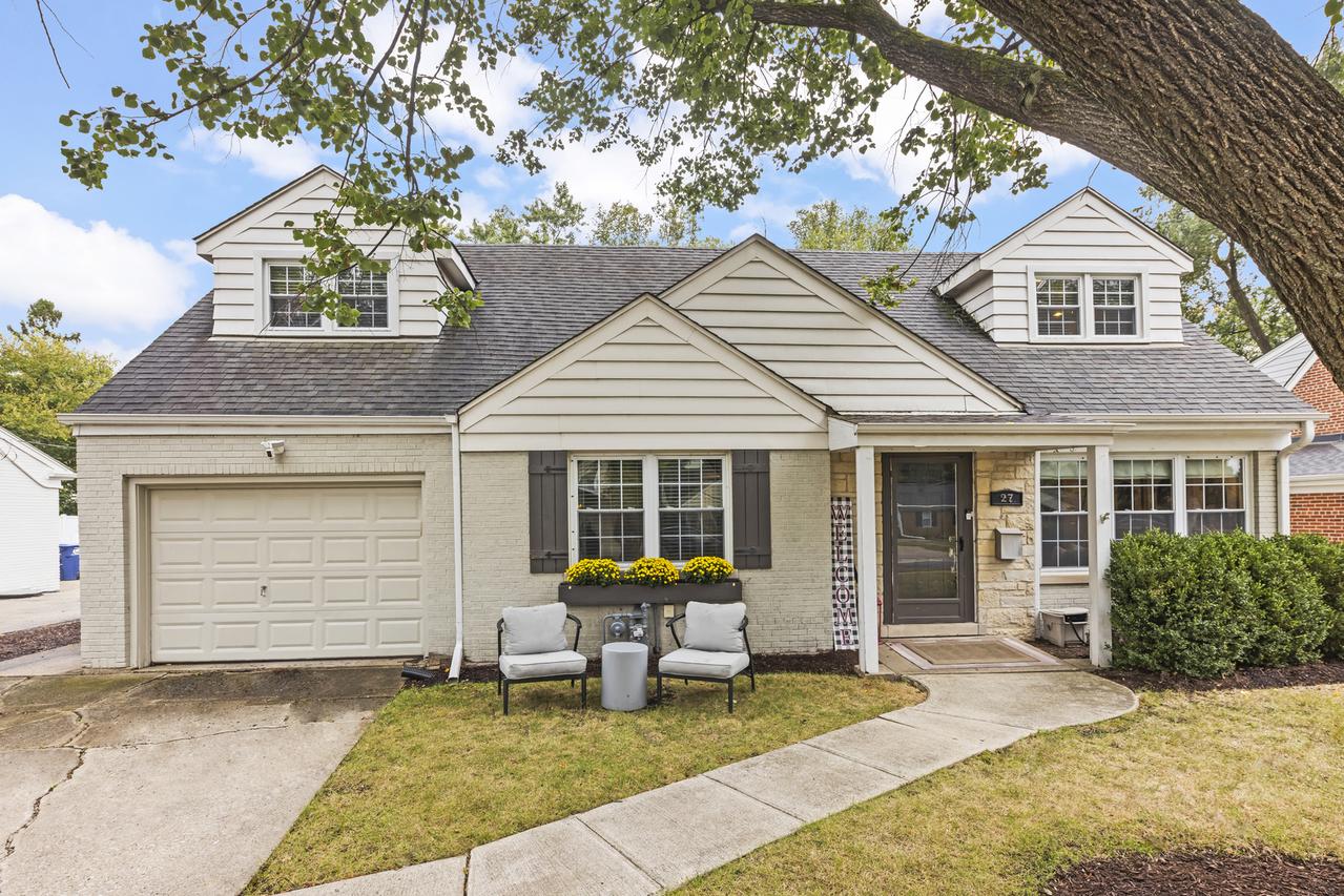 27 Indian Dr., Clarendon Hills, IL 60514