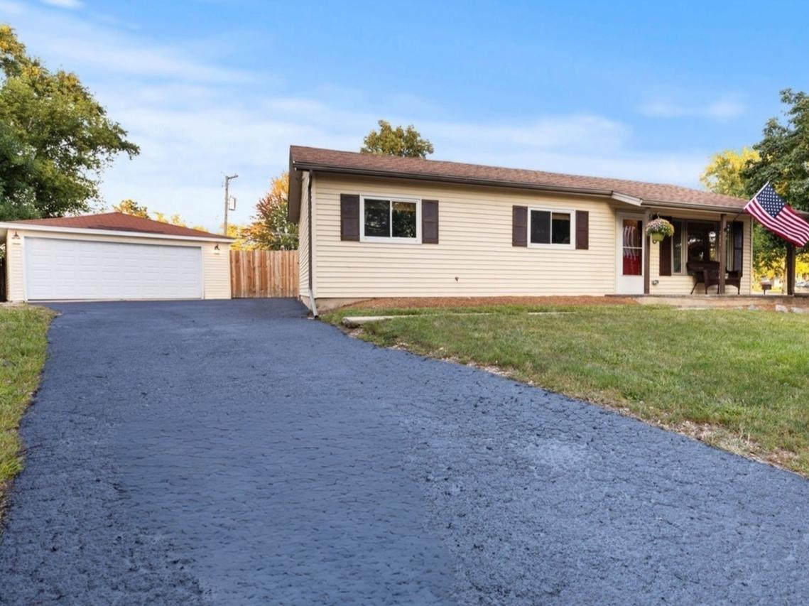 233 Malibu Dr., Bolingbrook, IL 60440