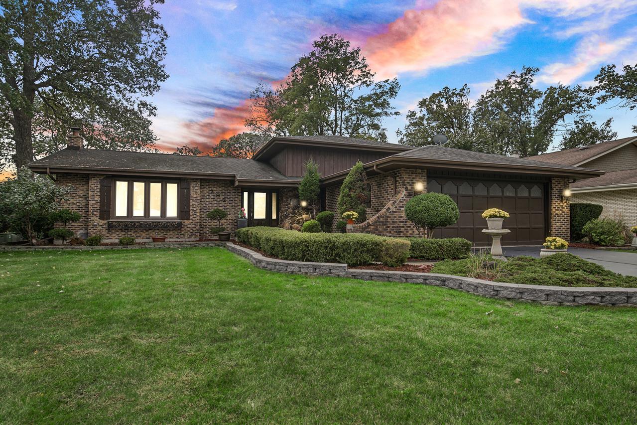 292 Juniper Dr., Wood Dale, IL 60191