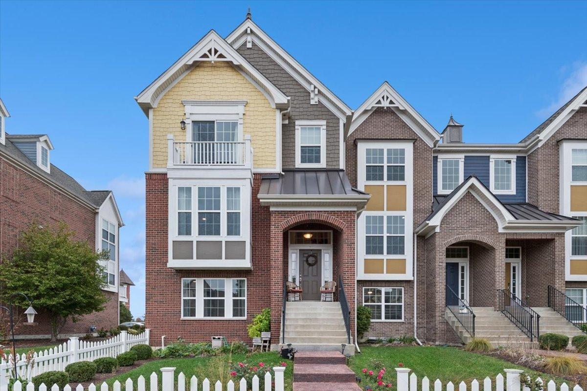 4199 Royal Mews Cir., Naperville, IL 60564