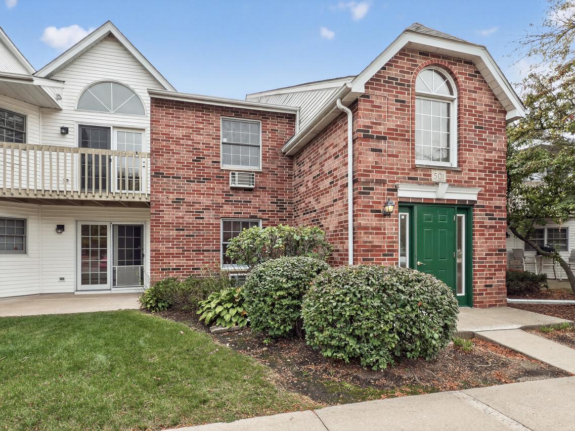 501 Leah Ln. #2C, Woodstock, IL 60098