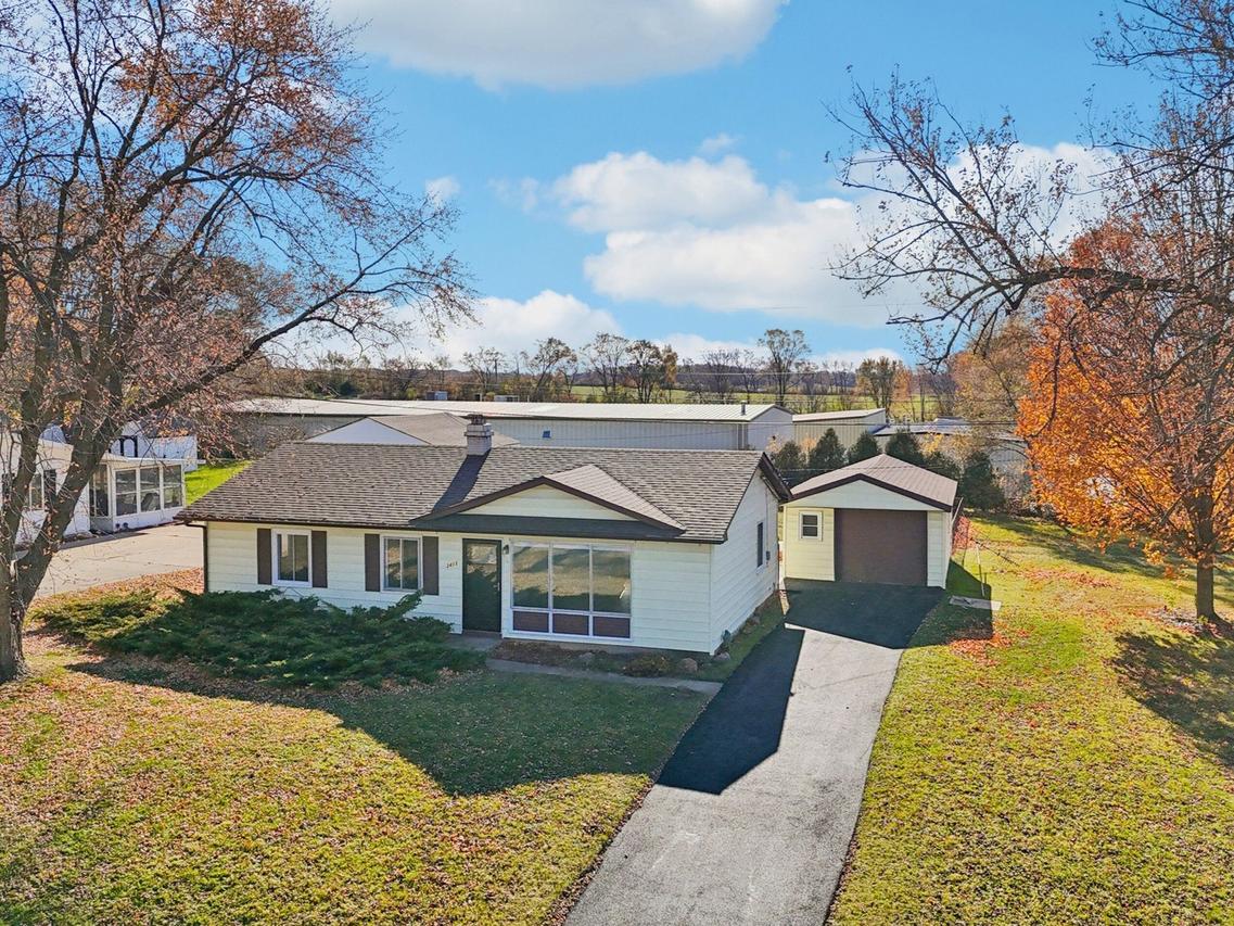 2413 Country Ln., Mchenry, IL 60051