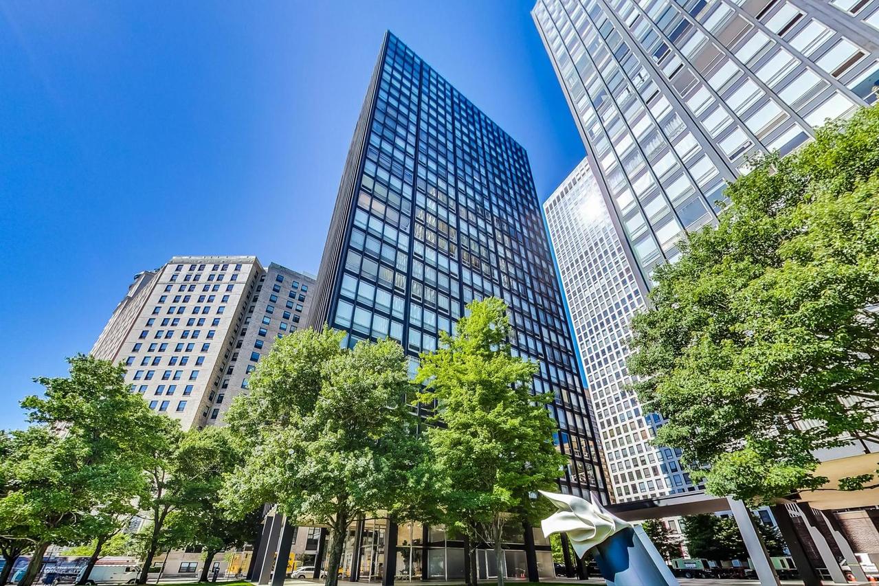 880 N Lake Shore Dr. #18E, Chicago, IL 60611