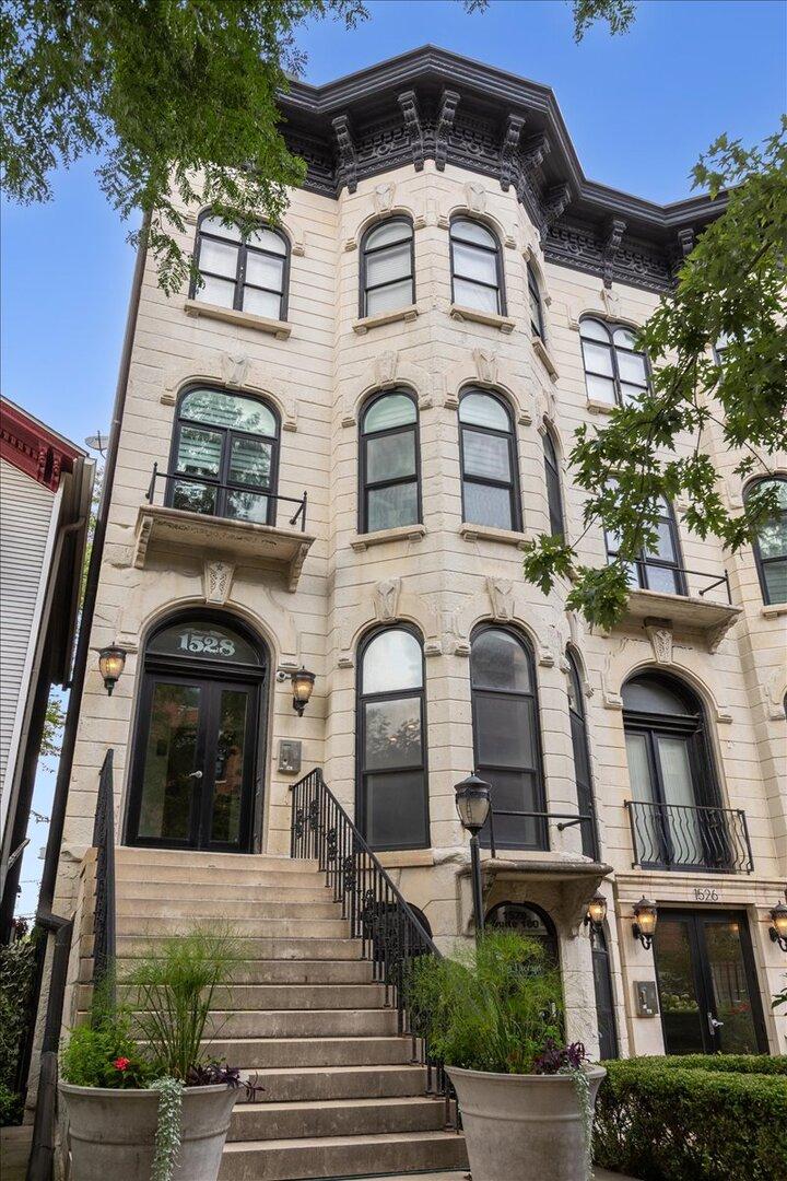 1528 W Monroe St. #200, Chicago, IL 60607