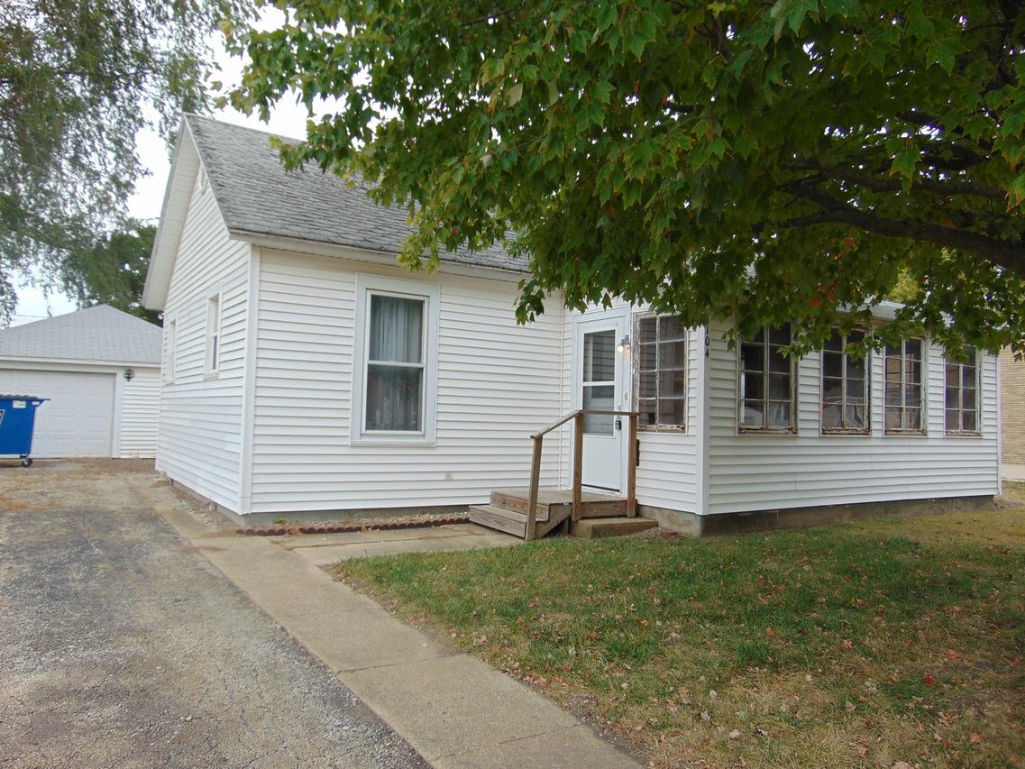 104 W Oliver St., Mansfield, IL 61854