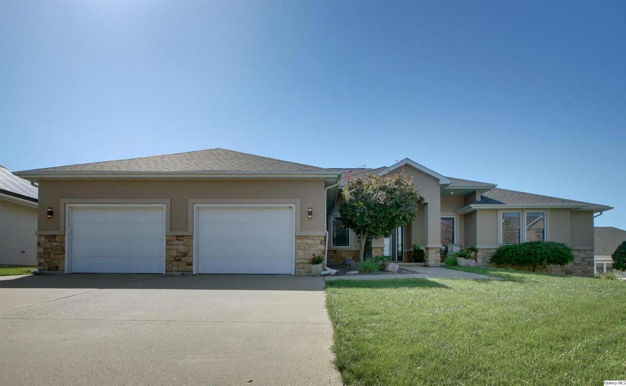 1532 Winsor Dr., Quincy, IL 62305