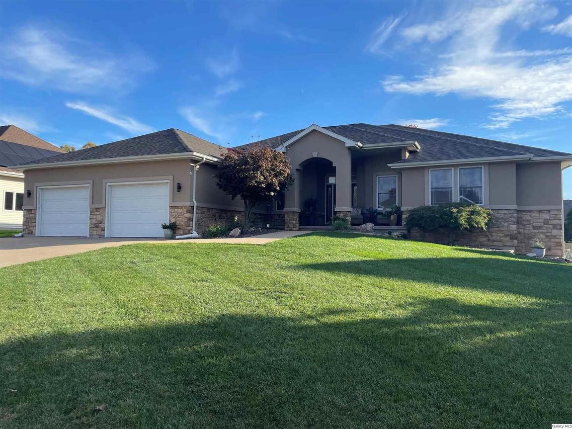 1532 Winsor Dr., Quincy, IL 62305