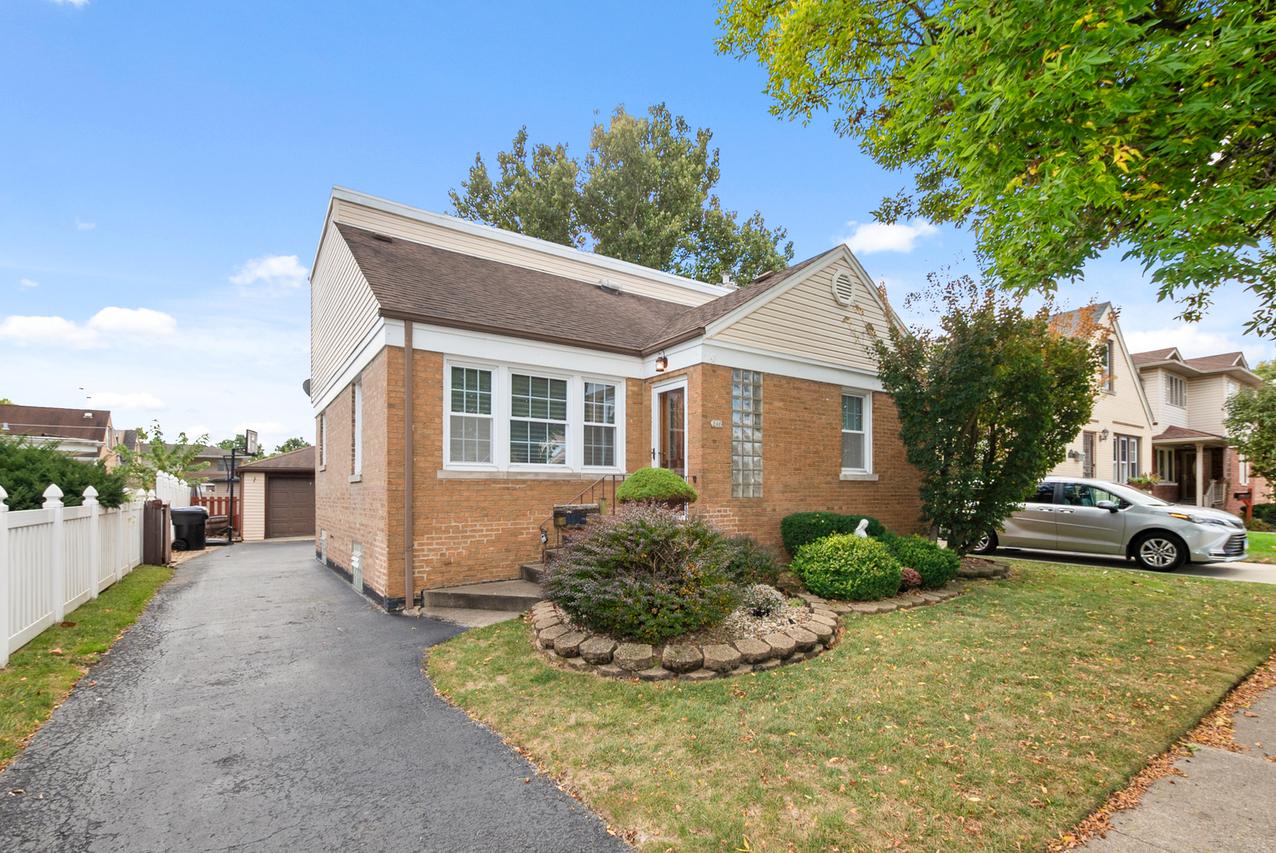 3909 W 104th St., Chicago, IL 60655