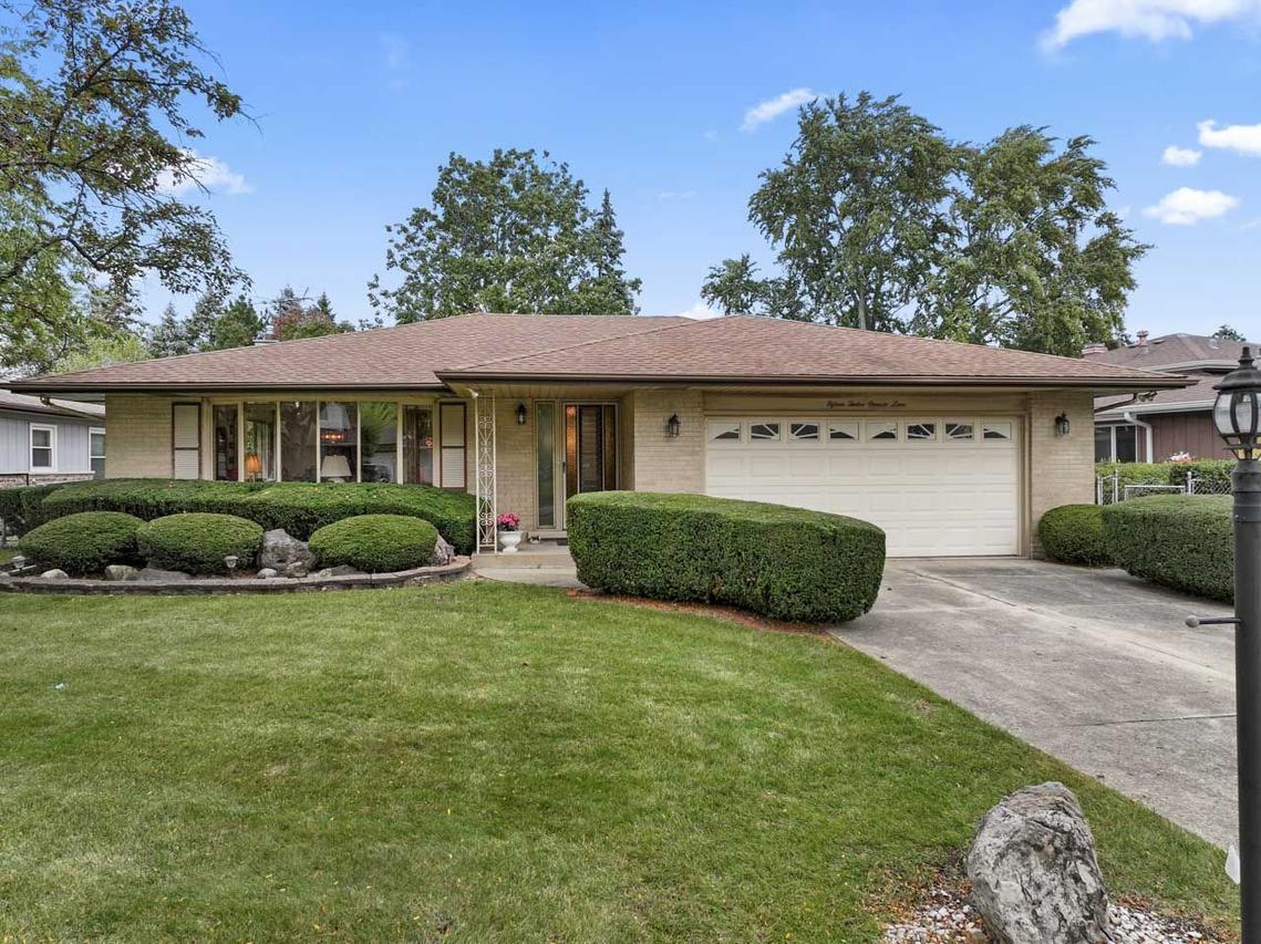 1512 N Oneida Ln., Mount Prospect, IL 60056