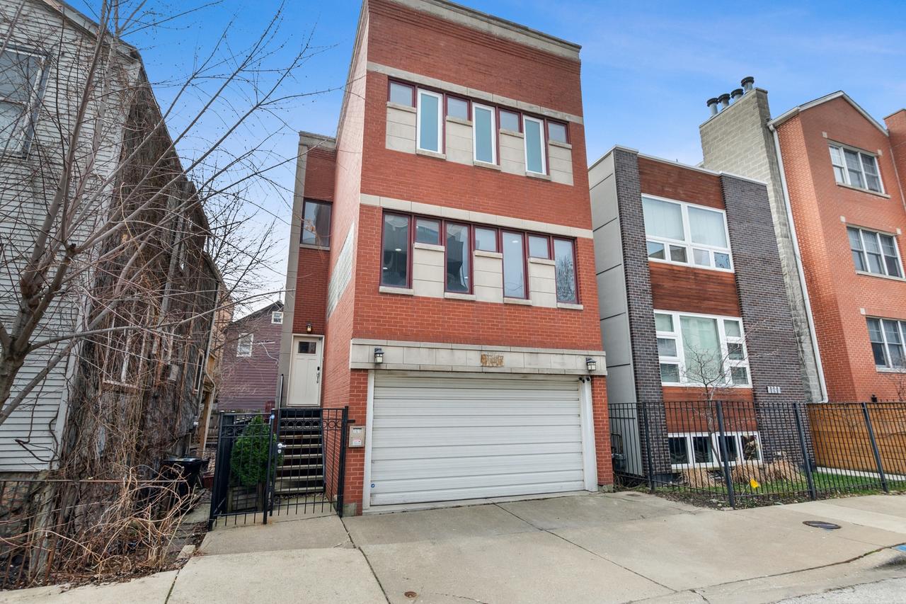 1527 W Pearson St., Chicago, IL 60642