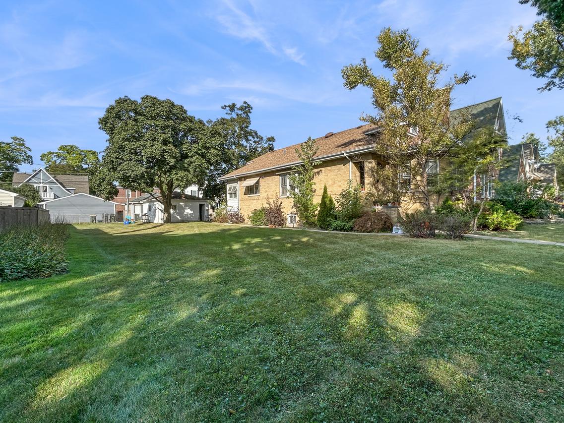 912 Harrison St., Park Ridge, IL 60068