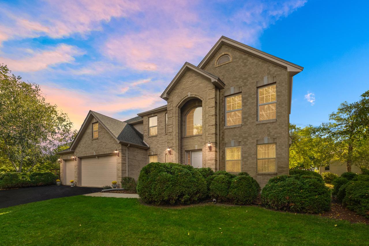 238 Willowwood Dr., Oswego, IL 60543