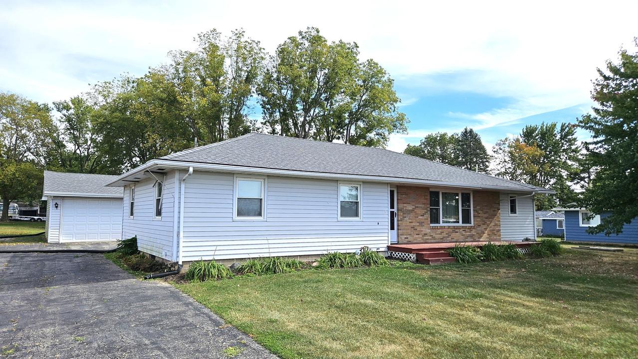 2946 Locust St., Seward, IL 61077
