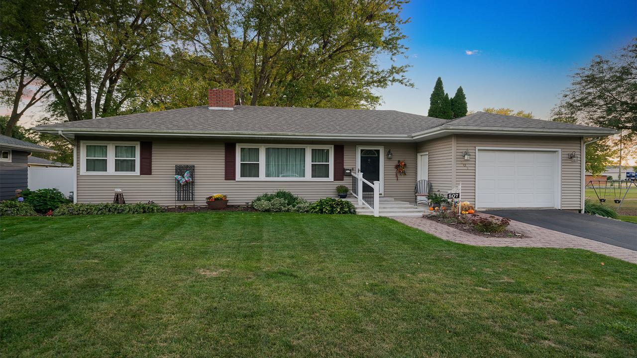 807 Webster St., Oregon, IL 61061