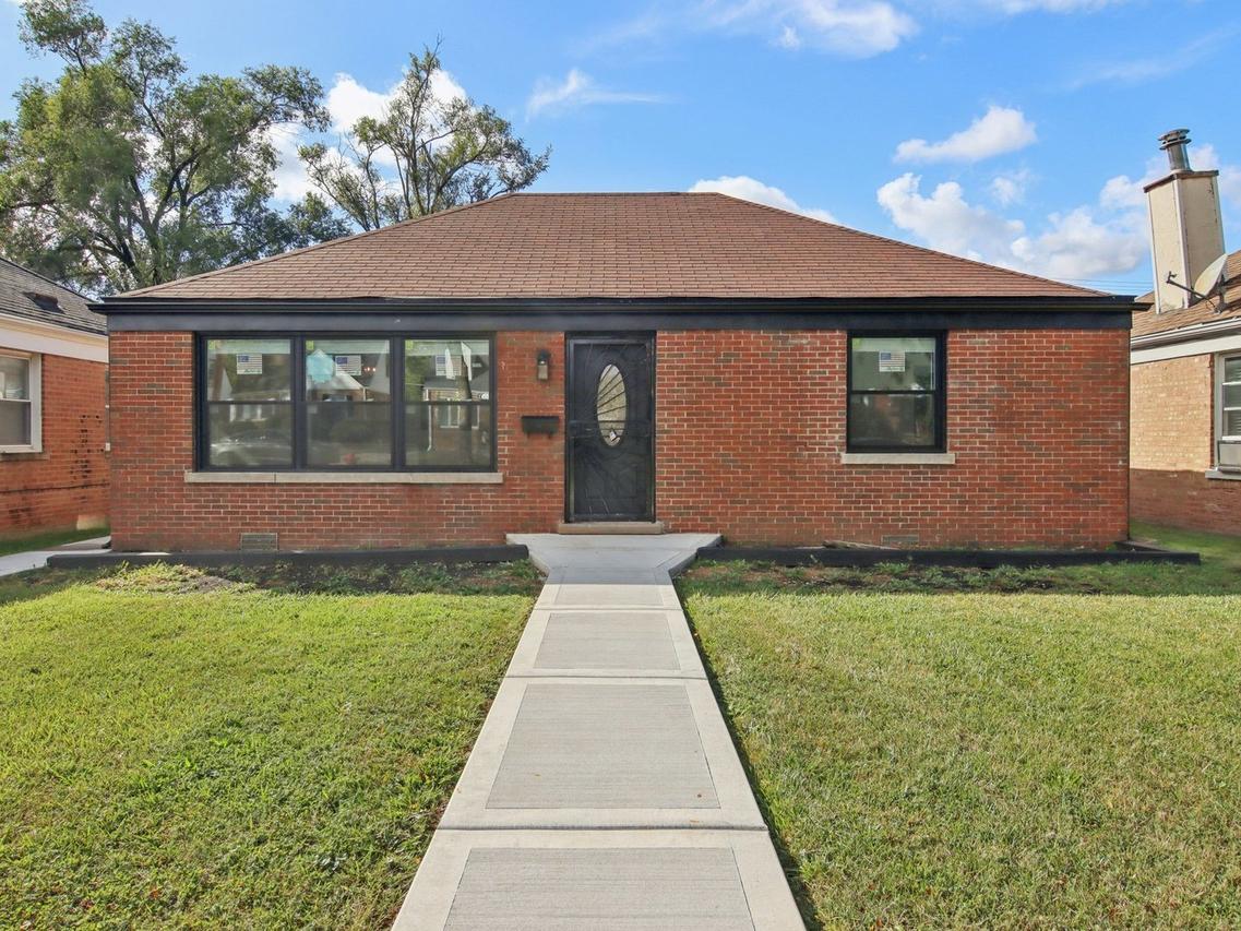 404 Frederick Ave., Bellwood, IL 60104