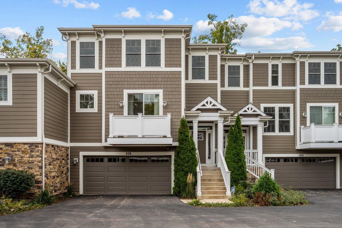 828 Chestnut St., Deerfield, IL 60015