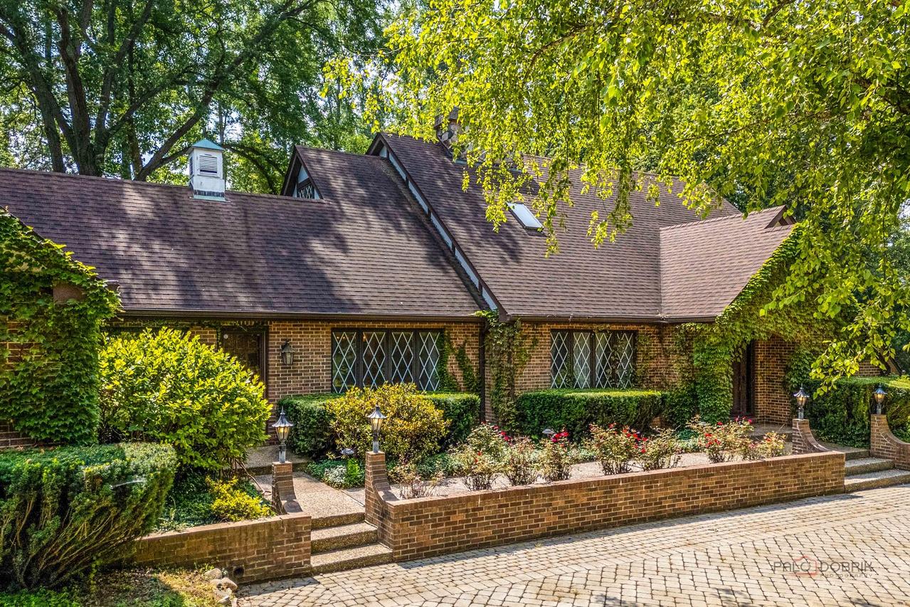 3325 Country Ln., Long Grove, IL 60047